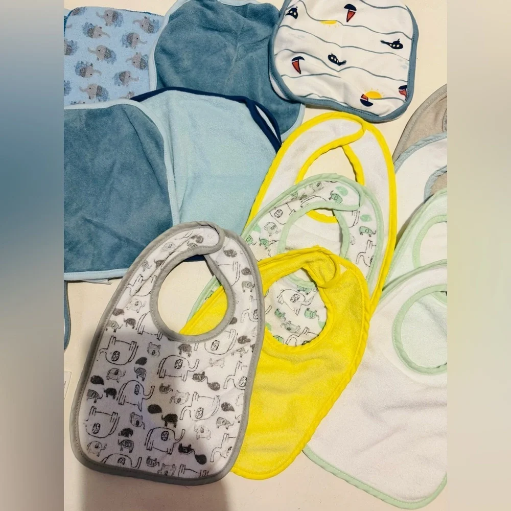 Baby Boy Cotton Bib‎ and Little Cleaning Towels Unbranded 17-Piece